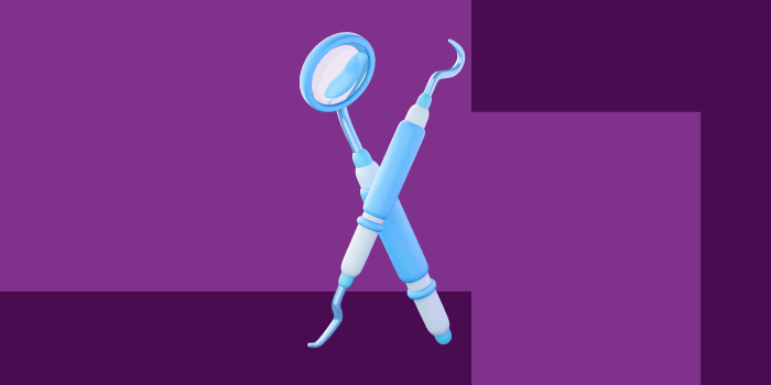 Ilustração 3D em tons de azul de um espelho clínico e uma sonda exploradora cruzados sobre um fundo roxo geométrico, representando materiais básicos de odontologia.