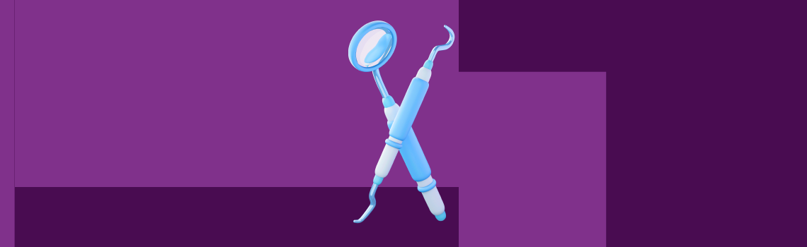 Ilustração 3D em tons de azul de um espelho clínico e uma sonda exploradora cruzados sobre um fundo roxo geométrico, representando materiais básicos de odontologia.